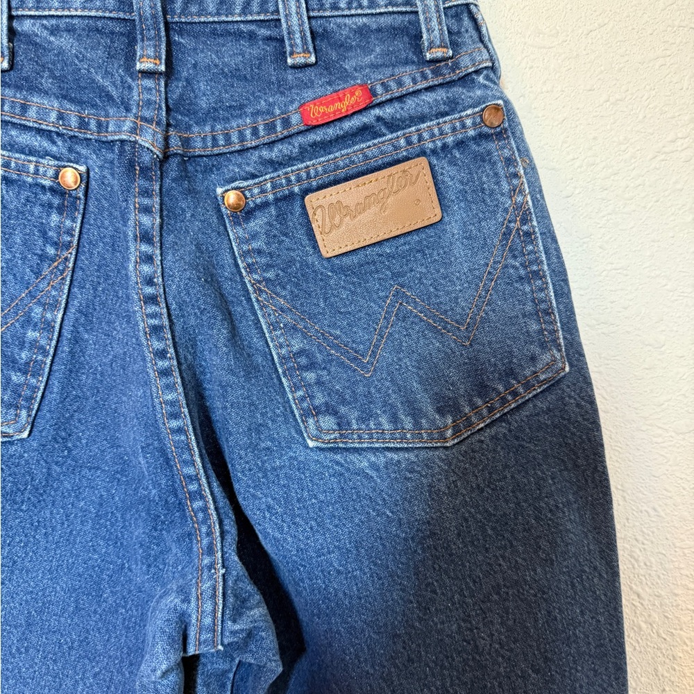 Vintage Wrangler size 26 x 29 women’s made in the USA dark wash jeans